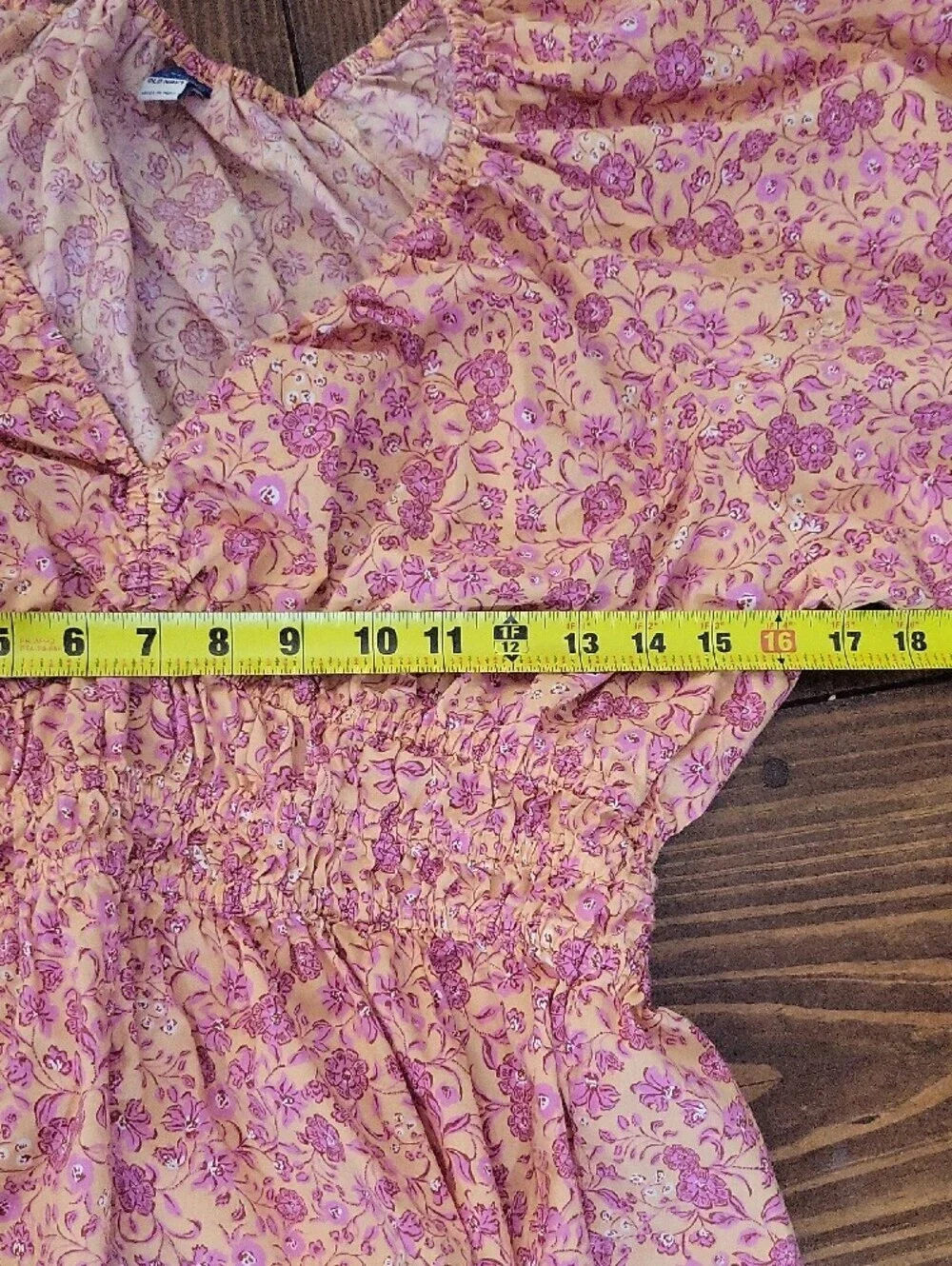 Old Navy Peach and Pink Floral V-Neck Smocked Waist Puff Sleeve Blouse Womens S